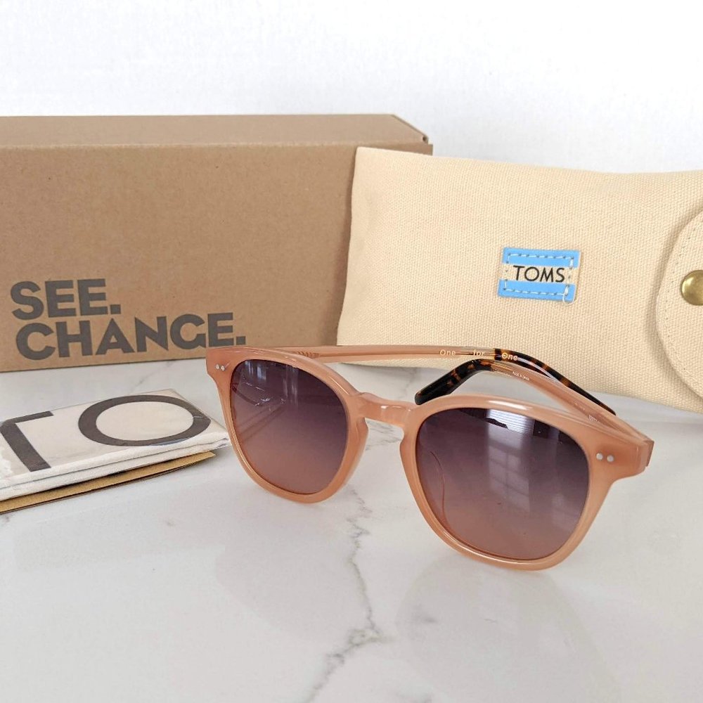 TOMS Wyatt Sunglasses in Blush with Navy Pink Lenses